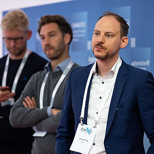 Impressionen CMXC 2025 - Publikum (Julian Hennig im Vordergrund rechts)