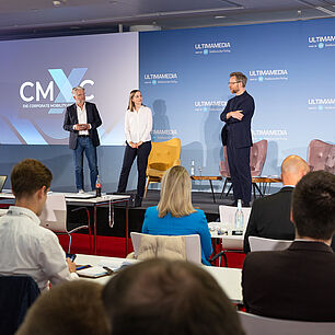 Impressionen CMxC 2025 - Keynote Dr. Philipp Scharfenberger und Luisa Stöhr mit Dirk Reusch