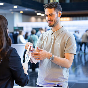 Impressionen CMXC 2025 - Gast an der Registrierung